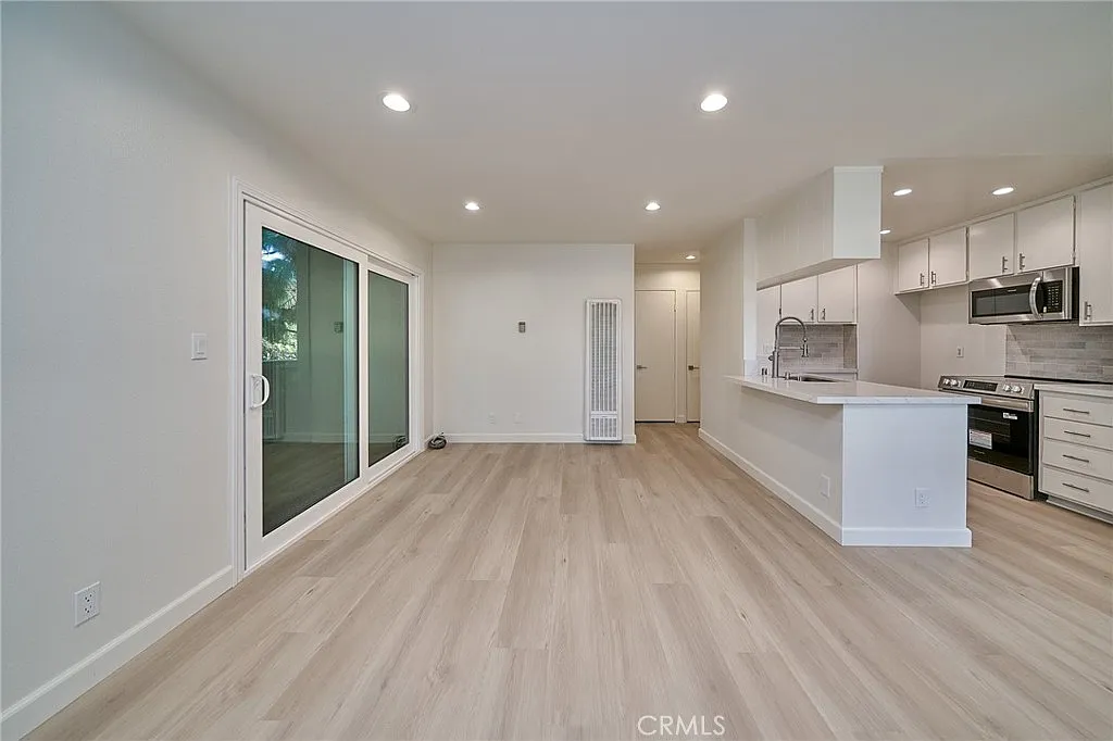 1 bed, 639 sqft, $2,300 — Photo 4