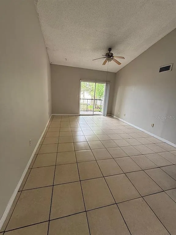 2 bed, 2.0 bath, 864 sqft, $1,550 — Photo 2