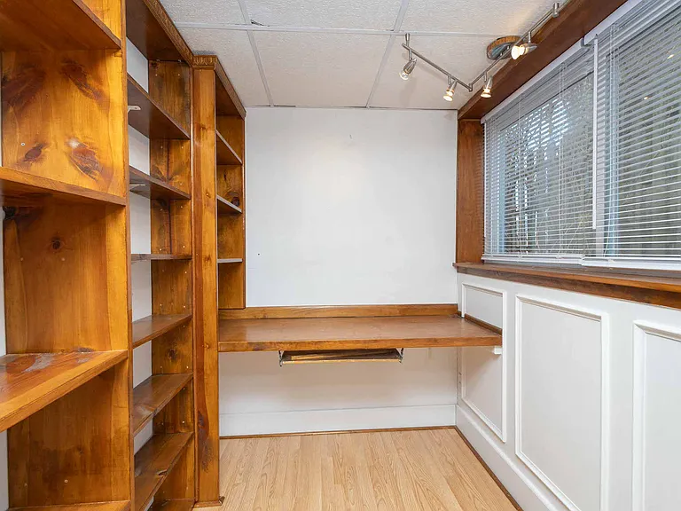 2318 Pinehurst St — Photo 22
