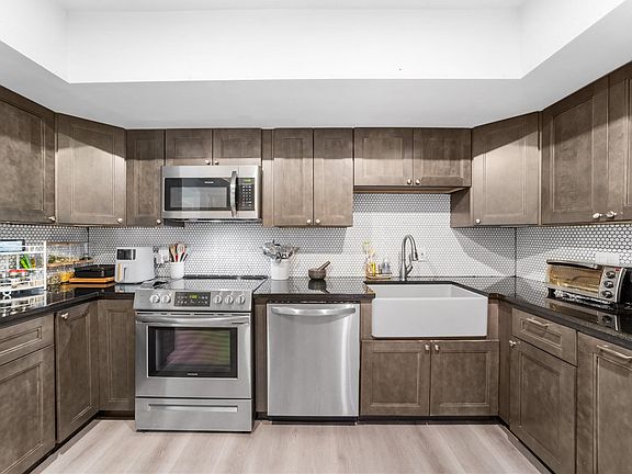 3rd image of 216-218 NE 9th Avenue
