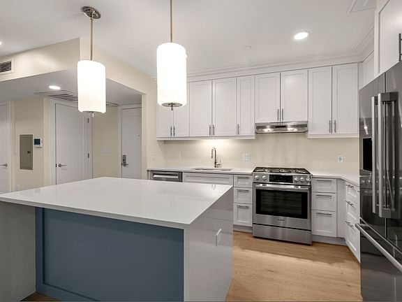 3rd image of 301 Border St #402