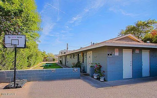 1 bed, 1.0 bath, 700 sqft, $1,195 — Photo 1