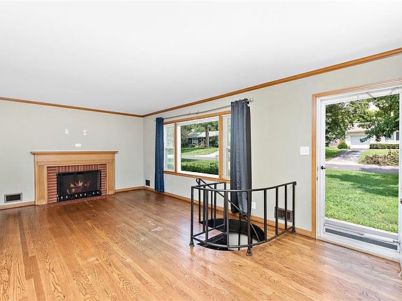 4th image of 8101 W 85th St