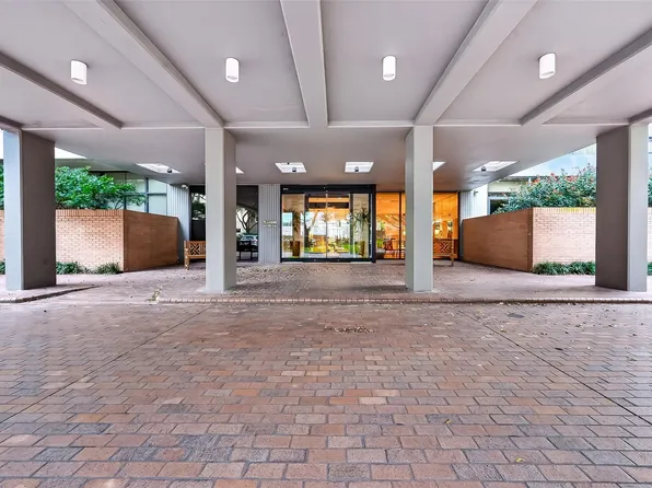 15 Greenway Plz Unit 2A, Houston, TX 77046