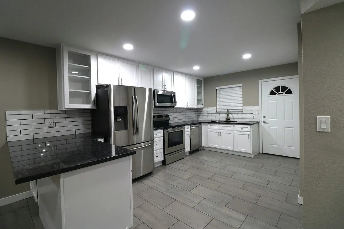 Building Photo - 1 N Naco Way #1