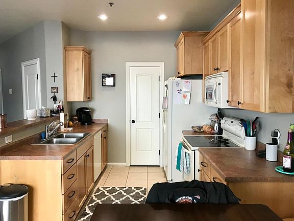 4th image of 1914 Hollyhock Cir