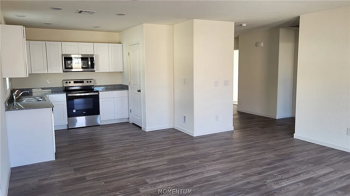 3 bed, 2.0 bath, 1200 sqft, $1,700 — Photo 4