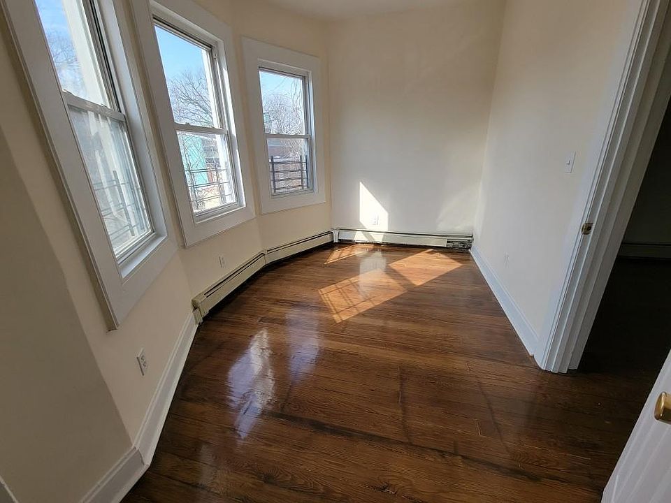 1st image of 30 Mulberry St APT 2