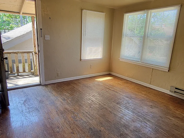 1314 N Ellison Ave — Photo 2
