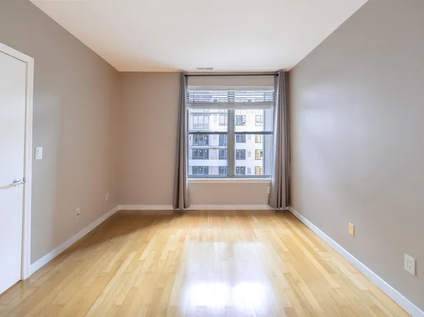 26 Avenue At Port Imperial image 9 of 26