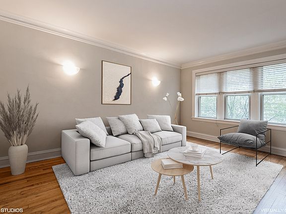 3rd image of 824 Mulford St APT 1W