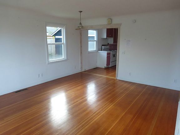 5th image of 4828 N Pearl St