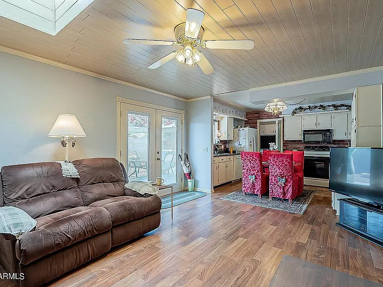 857 W Dublin St — Photo 5