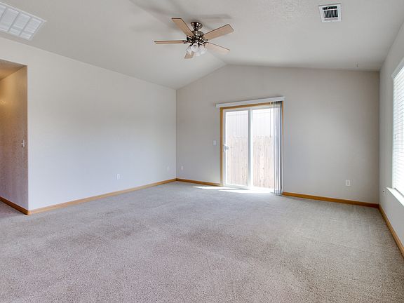 4th image of 1735 Oakdale Dr