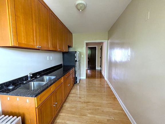2nd image of 6703 N Greenview Ave #3