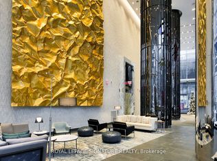 10 York St #5601-C01, Toronto, ON M5J 0E1