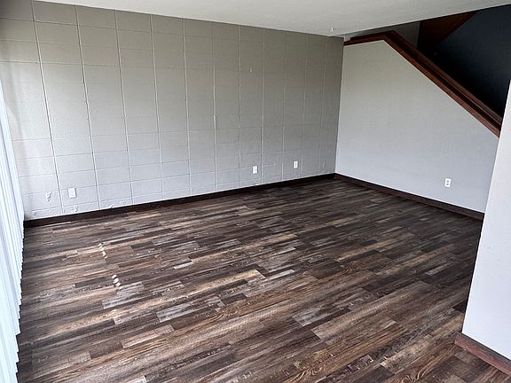 2nd image of 1013 Goodlander Dr APT 1