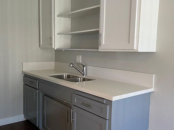 5th image of 1305 W 19th St #4