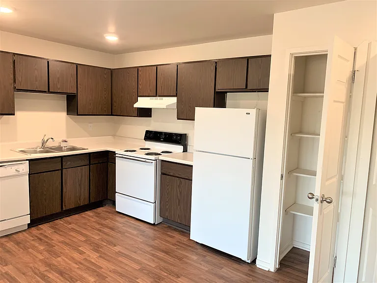 Grand Bend Club Apartments — Photo 29
