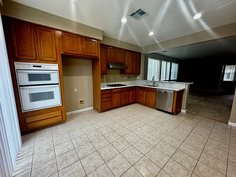 2706 Serene Ct — Photo 9