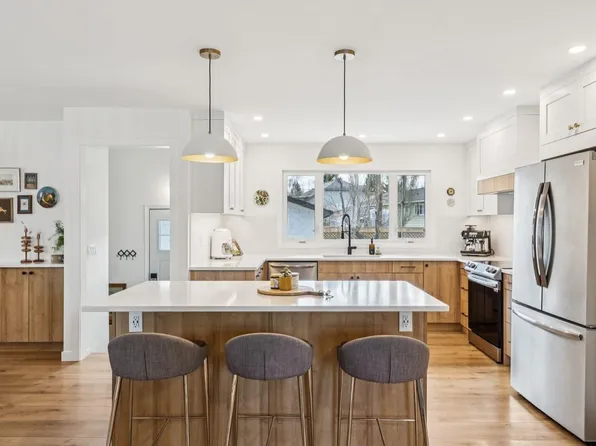 931 Parkwood Dr SE, Calgary, AB T2J 3W9