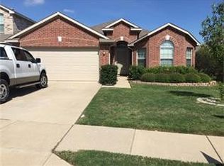 8409 Whispering Willow Ln, Fort Worth, TX 76134