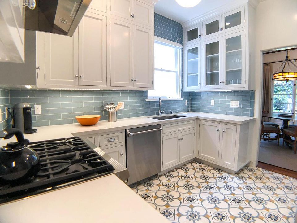 1st image of 1330 N Harper Ave #2L