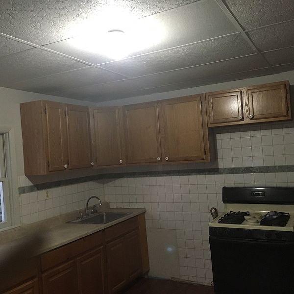 2nd image of 882 Main St