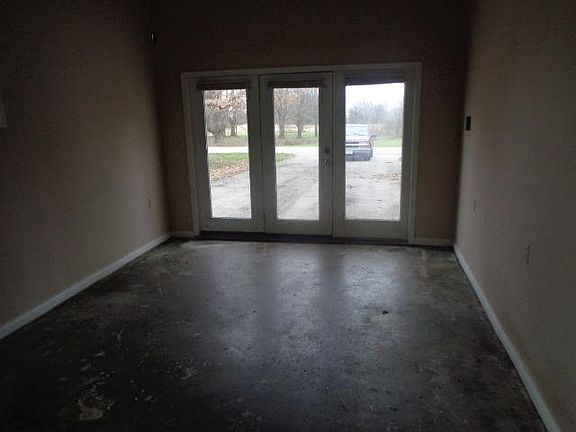 3rd image of 228 Grandview Dr