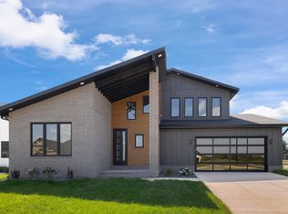 1798 E Cobblestone Dr, Ozark, MO 65721