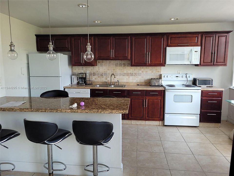 1st image of 18031 Biscayne Blvd APT 201