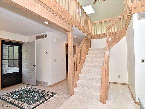 4th image of 302 Overlook Brook Dr