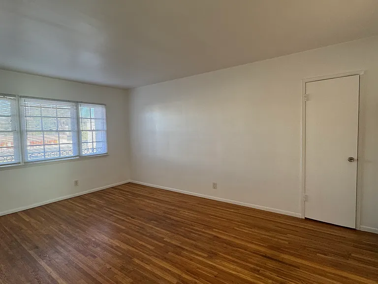 1380 Masselin Ave #7 — Photo 2