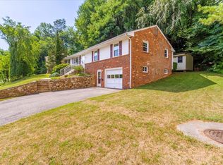 3303 Farmington Dr, Roanoke, VA 24018