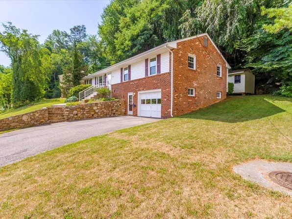 3303 Farmington Dr, Roanoke, VA 24018