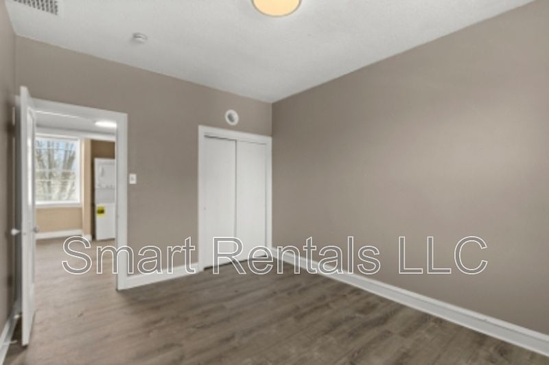 APT-004 APT-005 パラレル 4205 Ellenwood Ave APT 202, Saint Louis, MO 63116 | Zillow