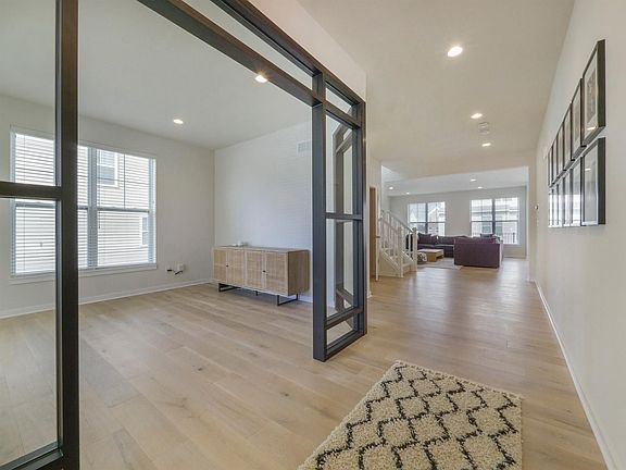 5th image of 285 Brookdale St