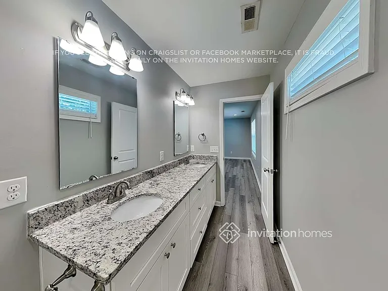 1125 Roberts St — Photo 15