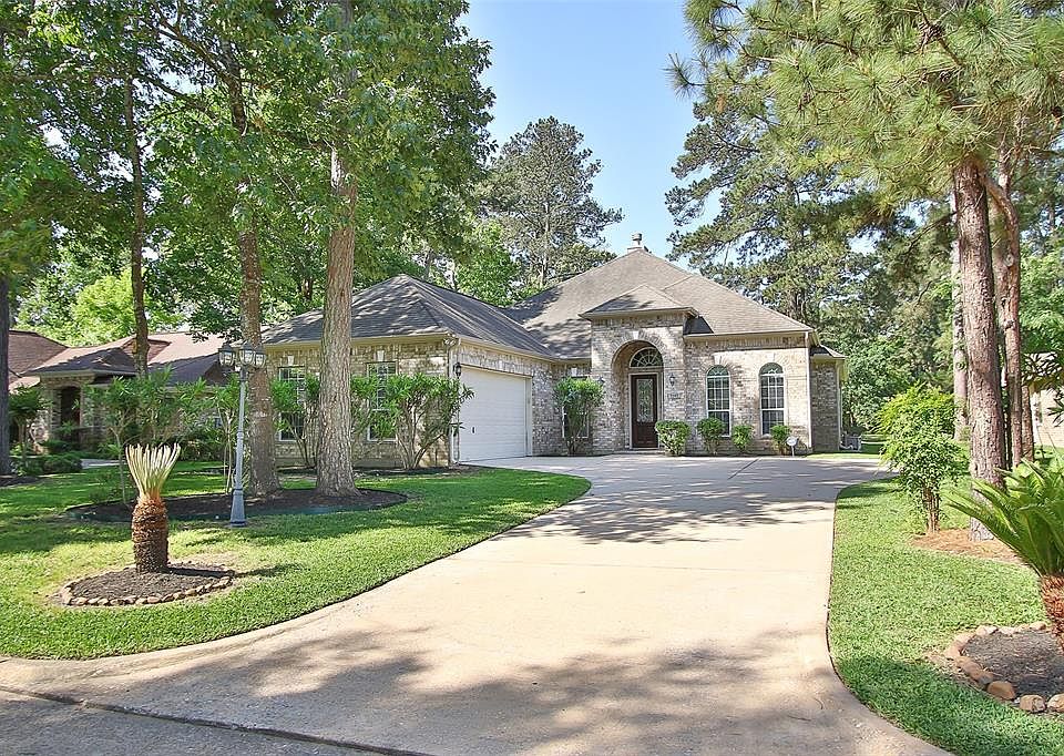 Charming 1-story Bailey Custom home located in the wonderful golf-course community of Walden!