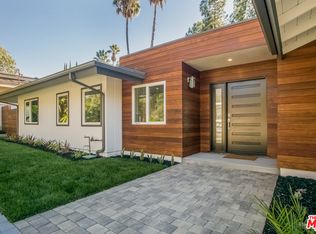 22414 Dardenne St, Calabasas, CA 91302