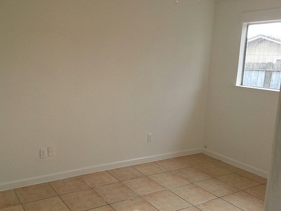 3rd image of 1112 Kelso St