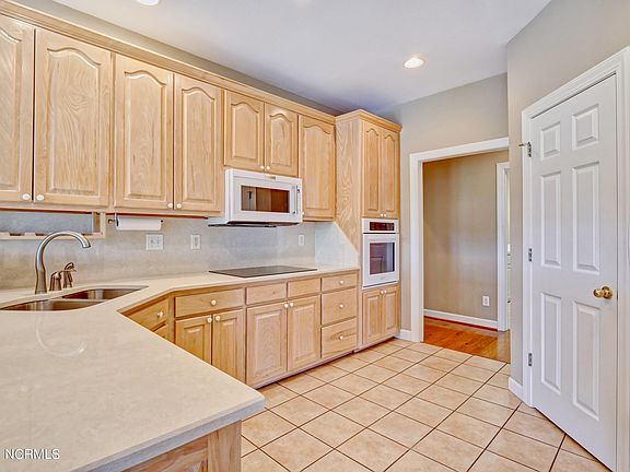 4th image of 275 Brookshire Pl SW