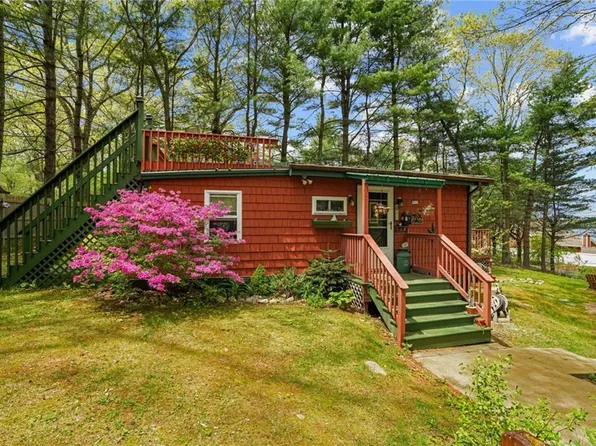 239 Richardson Rd, Coventry, RI 02816