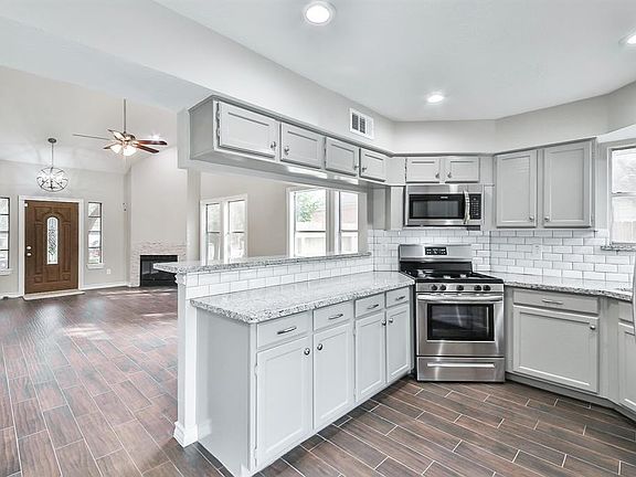 3rd image of 19327 Caledonia Dr
