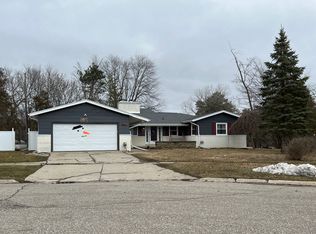 455 Bellewood Dr, Flushing, MI 48433