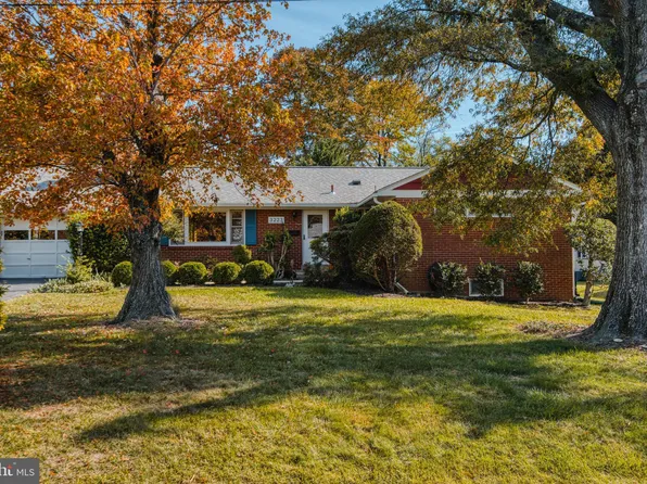 3223 Magnolia Ave, Falls Church, VA 22041