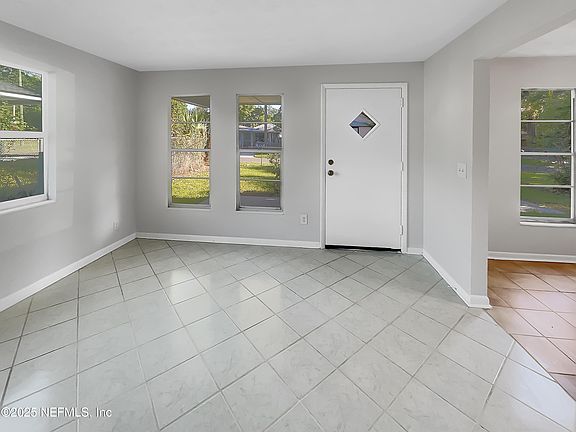 3rd image of 2926 HUNT Street