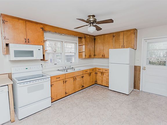 2nd image of 790 W 9th St