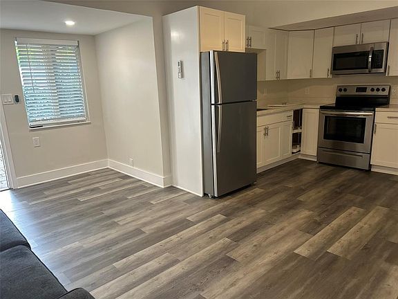 4th image of 828 NE 17th Ave APT 5