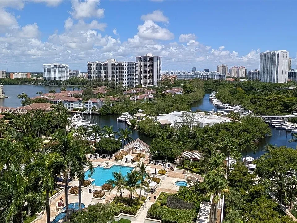 2000 Island Blvd #1404